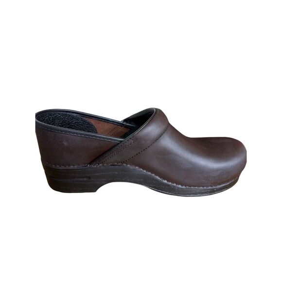 NEW Dansko Men’s Professional Clog in Antique Brown/Black Professional, Classic main image 10